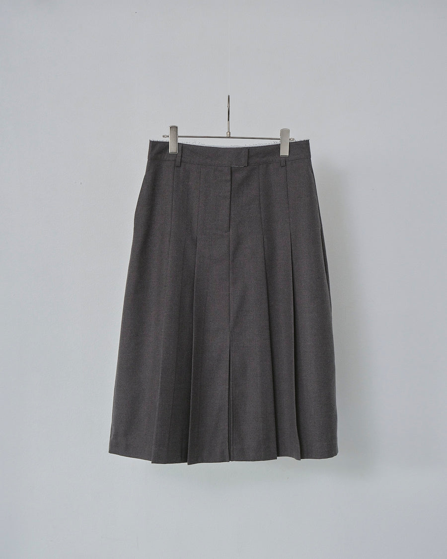 Center Slit Pleated Skirt