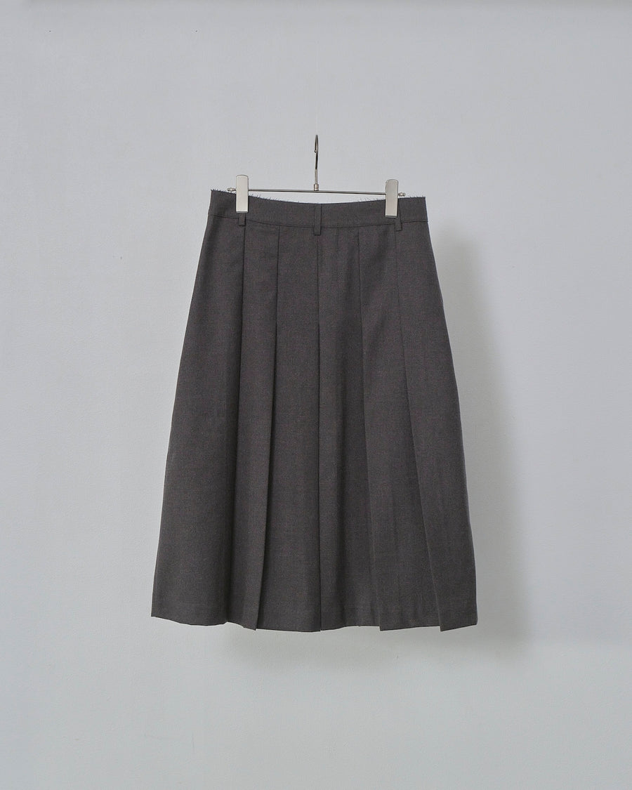 Center Slit Pleated Skirt