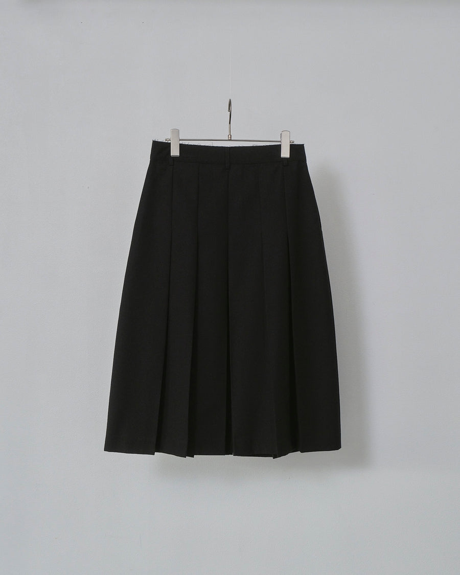 Center Slit Pleated Skirt