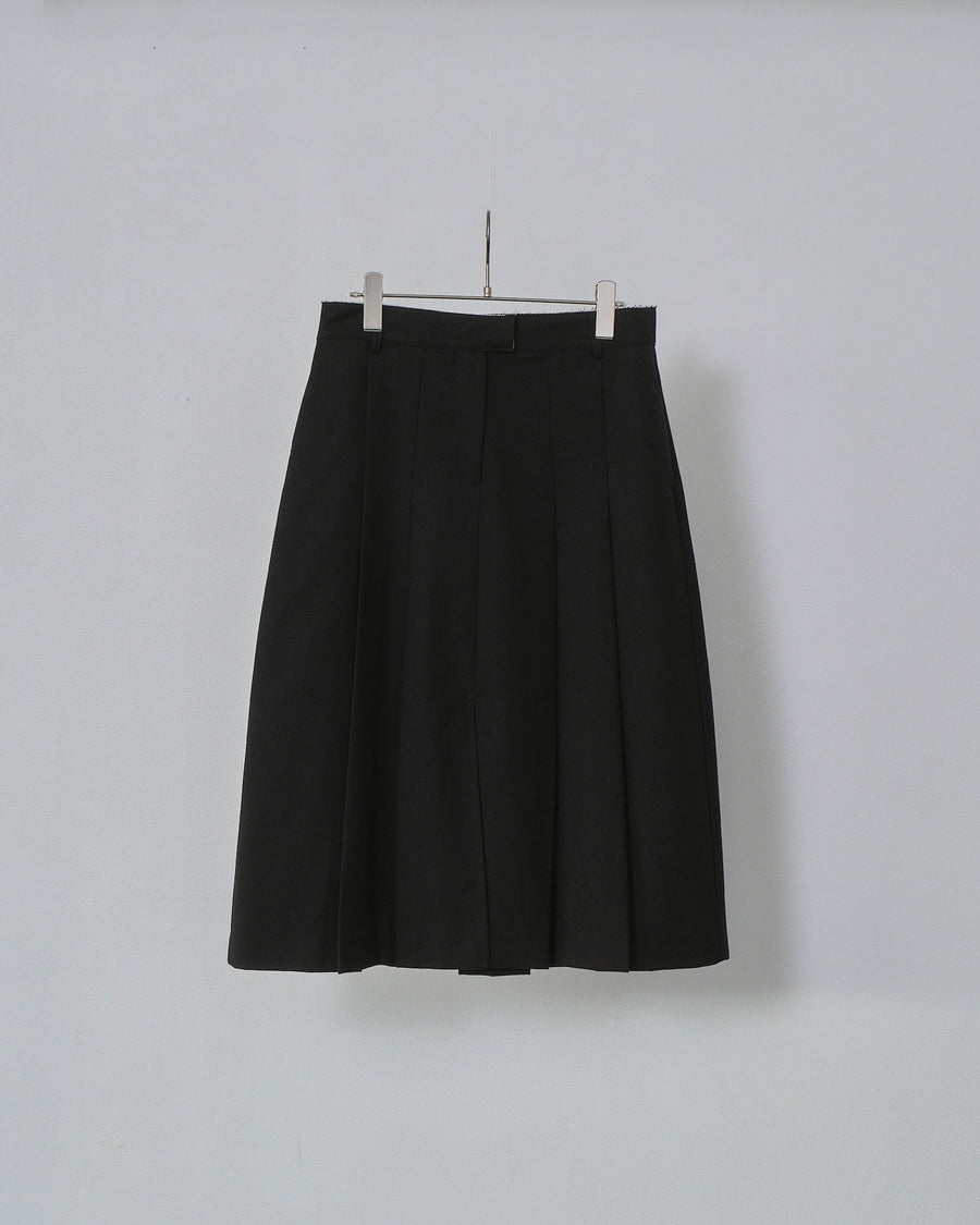 Center Slit Pleated Skirt