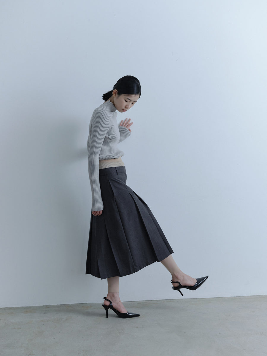 Center Slit Pleated Skirt