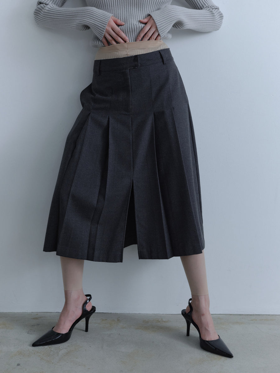 Center Slit Pleated Skirt