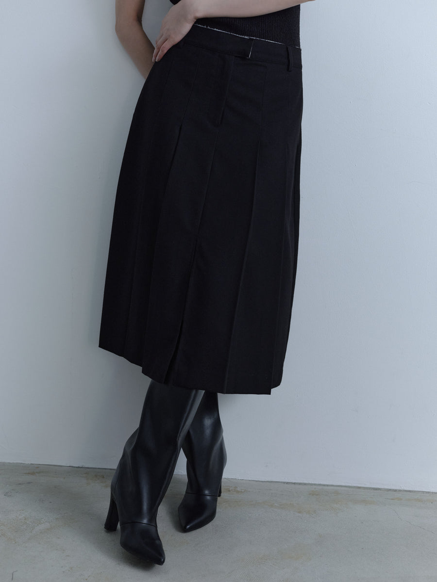 Center Slit Pleated Skirt